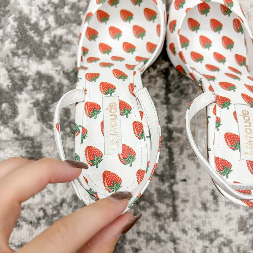 NEW Larroude Gaga Pump Leather Strawberry Print - Picture 4 of 11
